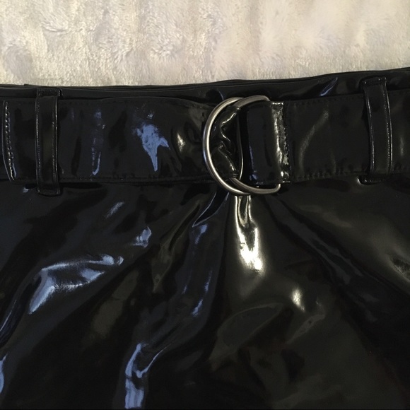 H&M NWT A-line shiny mini skirt ring belt black M - Picture 11 of 15
